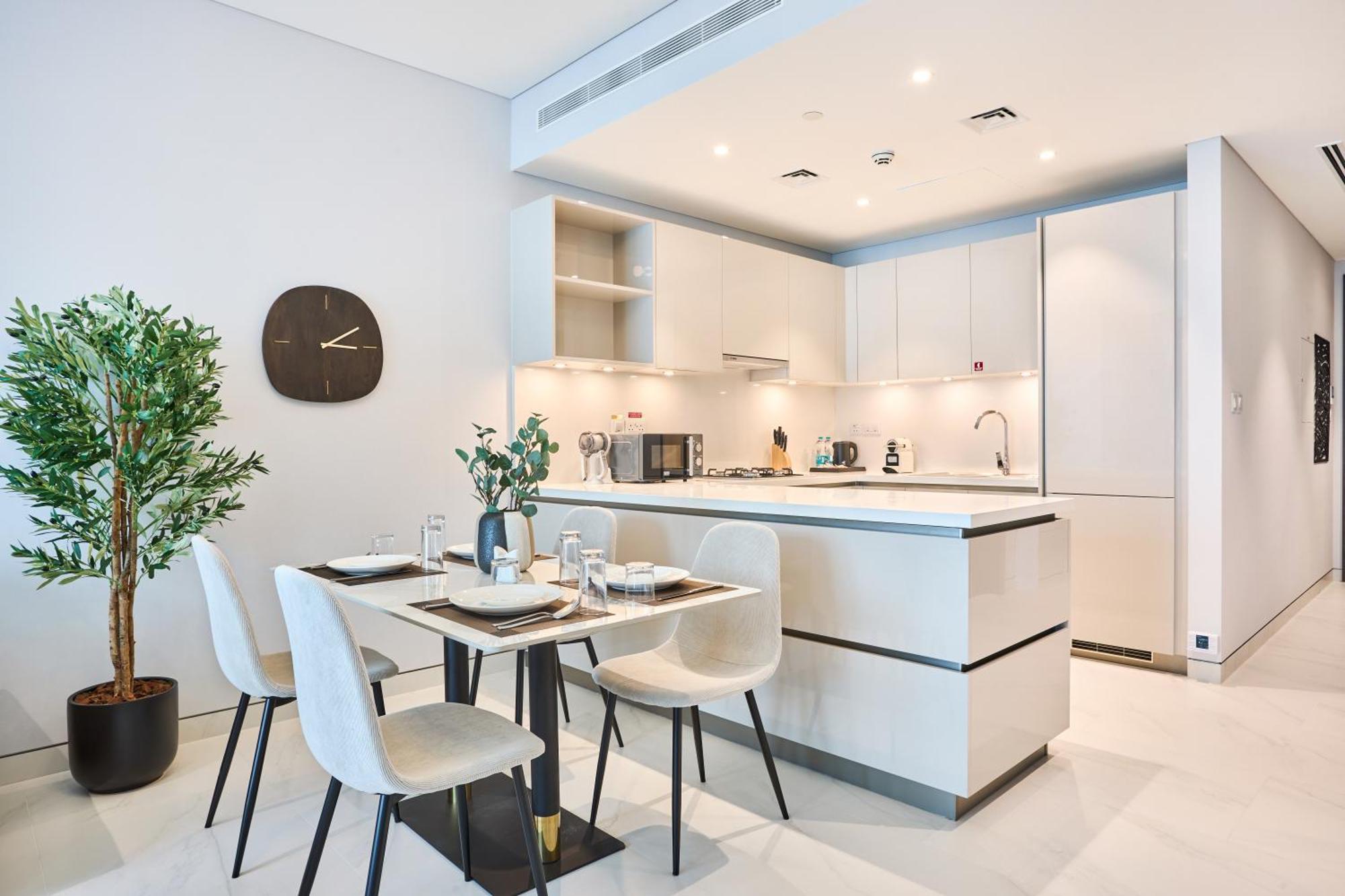 By Latinem Luxury 1br Cvg 3106 Near Burj Khalifa Dubai