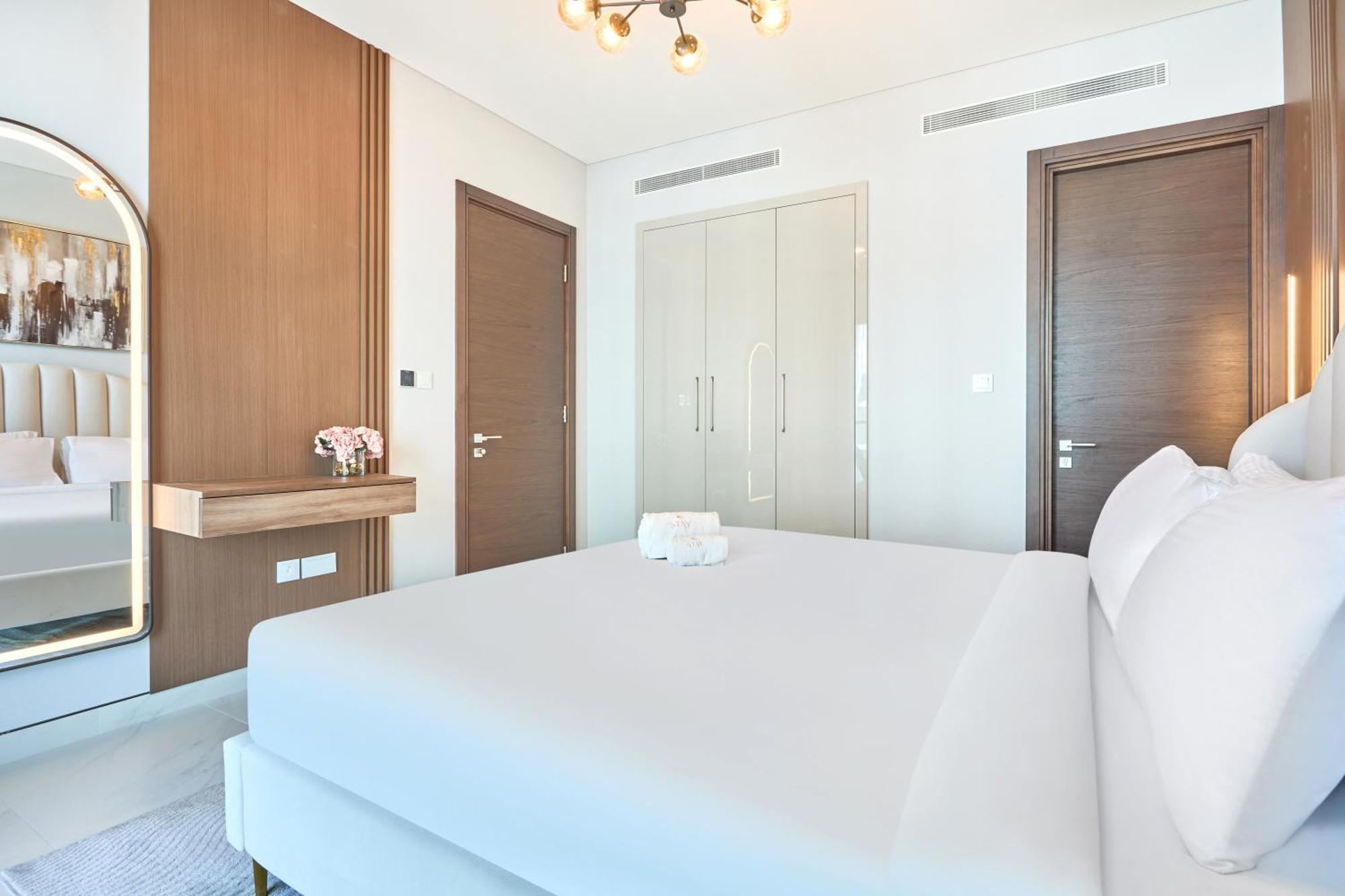 By Latinem Luxury 1br Cvg 3106 Near Burj Khalifa